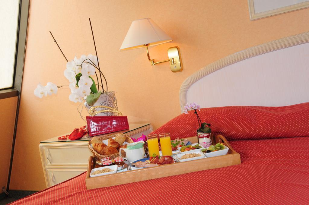 Vista Palace Hotel&Beach Resort - Monte Carlo View Roquebrune-Cap-Martin Rum bild